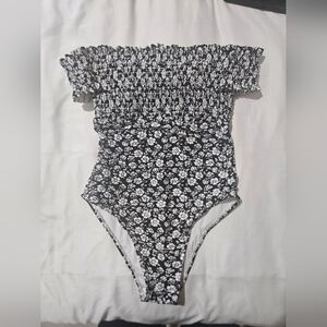 XHILERATION One Piece Swimsuit Black/White Off Shoulder Floral
